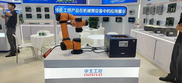 机械臂设备中的产品应用展示